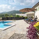 Villa Mira With Pool Poljane