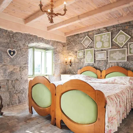 Vilă Mira With Pool