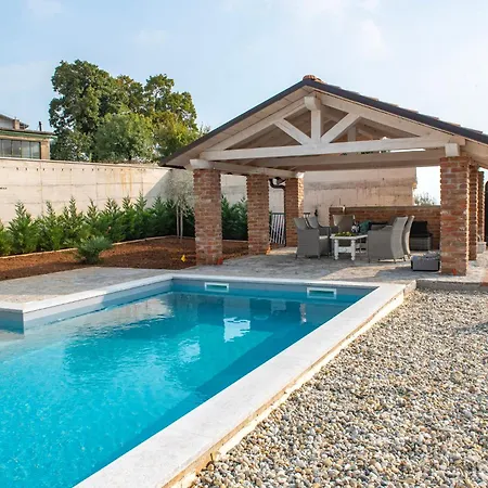 Villa Mira With Pool Poljane